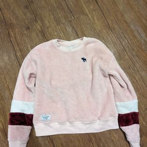 Girls Abercrombie velvet sweatshirt
